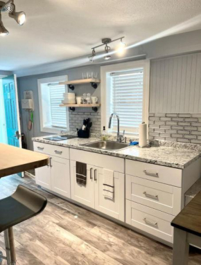 1 Bedroom, steps to the Beach